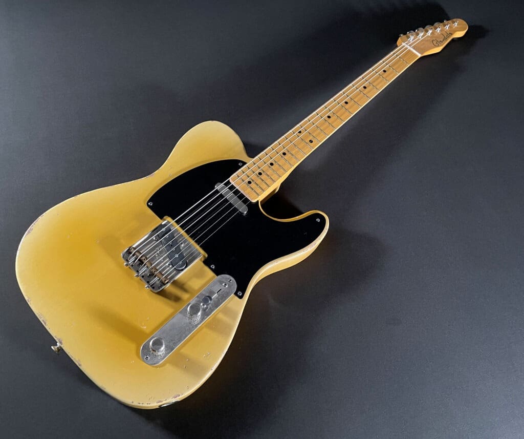 Glendale GT16 Timetraveler™ diagonal angle of the guitar